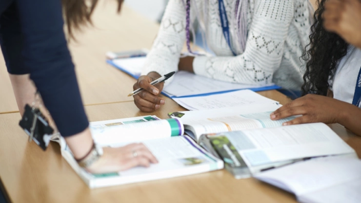 Varias entidades de la República Mexicana no distribuirán los libros de texto gratuitos de la SEP hasta que lo dictamine el Poder Judicial.