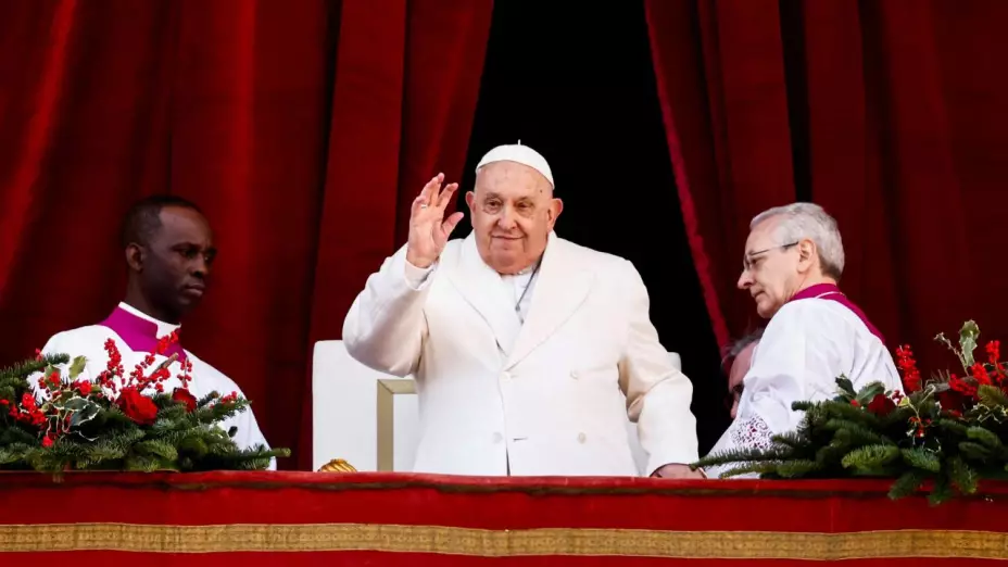 Mensaje Urbi et Orbi: Papa Francisco pide superar divisiones y silenciar las armas