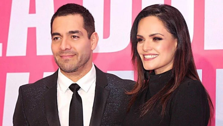 Omar Chaparro y su esposa