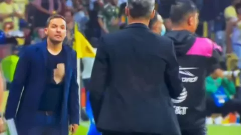América vs León: Momento EXACTO donde Tano Ortiz PELEA con Larcamón, ¿habrá sanción?