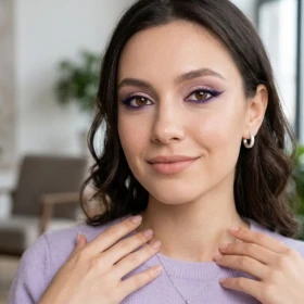 Cómo usar el eyeliner violeta para destacar tu mirada