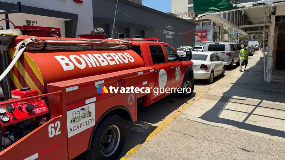 Conato de incendio en inmueble abandonado sobre la av. Costera Miguel Alemán