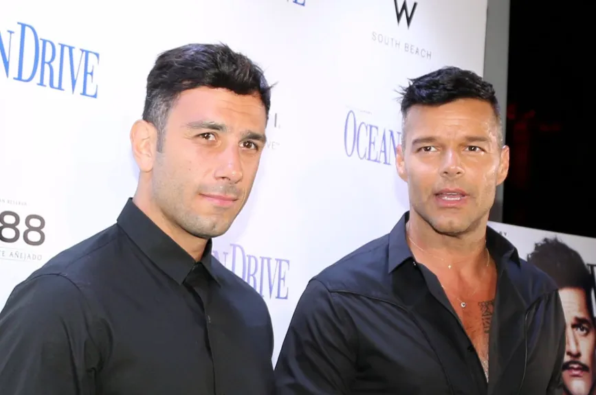 Esposo de Ricky Martin le muestra su apoyo en medio de la polémica.
