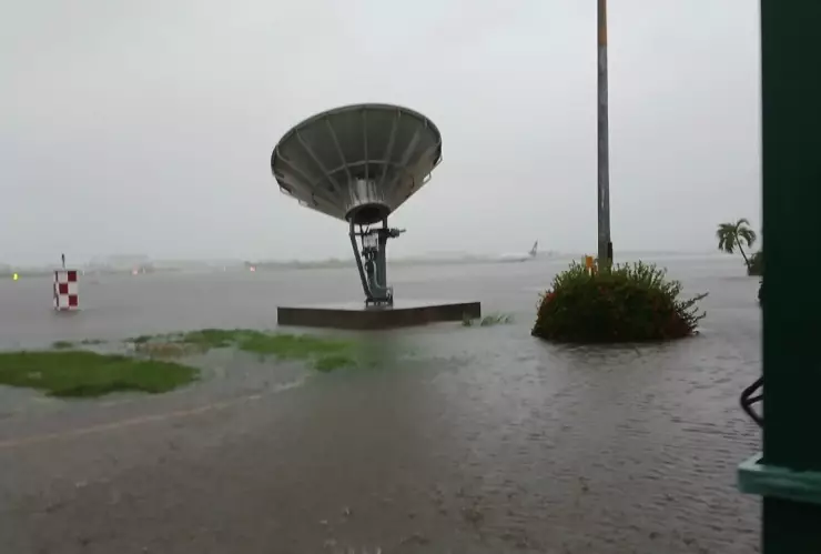 Aeropuerto inundado