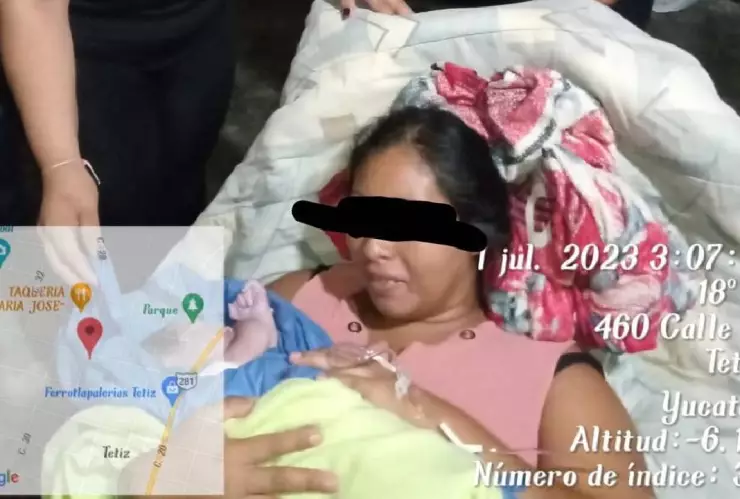 Mujer entra en labor de parte y es atendida por paramédicos