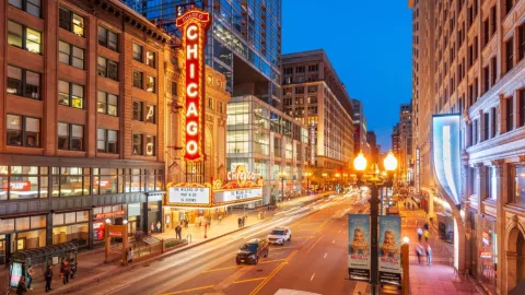 Una de las calles más turísticas de Chicago, en Illinois.