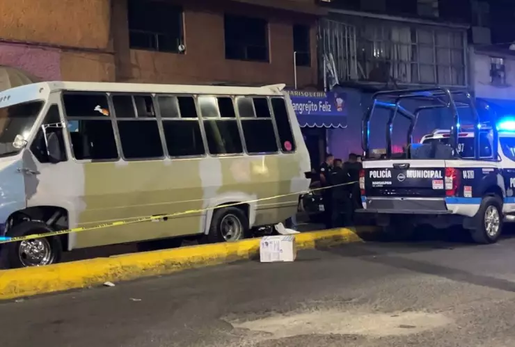 Mientras dormía: Mueren dos jóvenes tras chocar con un autobús en Edomex