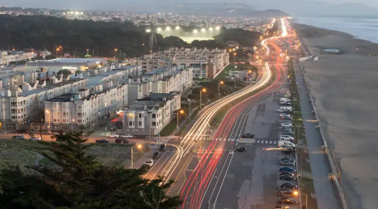 la Great Highway en San Francisco repleta de tráfico