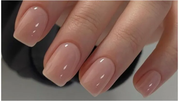 Uñas rubber cuadradas nude