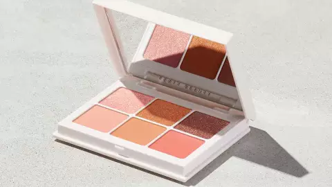 Paleta de sombras Snap shadows mix & match, en tono Peach de Fenty Beauty