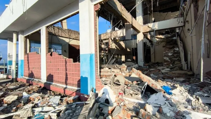 VIDEO: Aumenta número de víctimas tras sismo de 7.7 en Indonesia; suman 53 muertos y 135 heridos