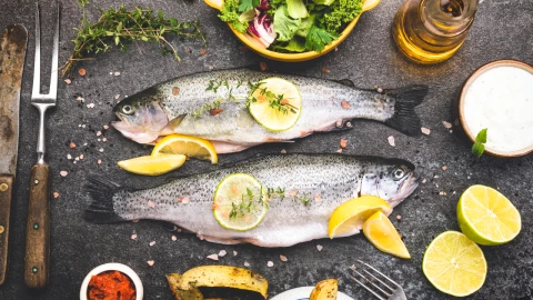 Estos son los cuatro pescados que combaten el dolor de huesos y desinflaman