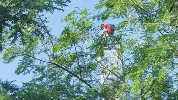 ÚLTIMO MOMENTO_ Sujeto quiso QUITARSE LA VIDA y amenazó con arrojarse al vacío en Kanasín