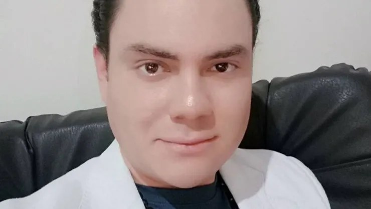 Exigen pensión alimenticia a Manuel José tras comprobarse que tiene un hijo.