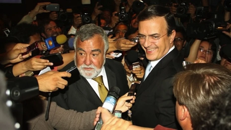 Los líderes perredistas, Marcelo Ebrard, Alejandro Encinas y René Bejarano, exhortaron a Jesús Zambrano para que el PRD abandone el Pacto por México