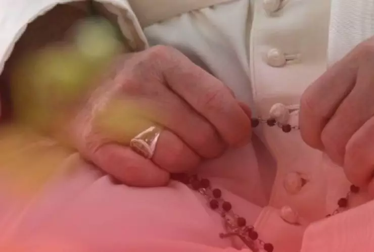 Ver-en-vivo-el-rosario-de-oración-por-el-Papa-Francisco.jpg