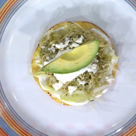 Tostadas de tinga verde