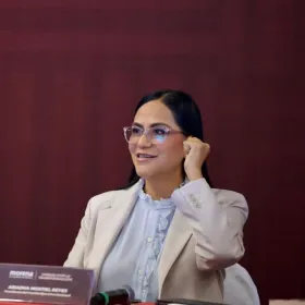 Ariadna Montiel exige disculpas a De Mauleón.