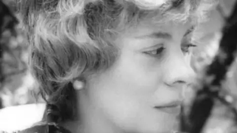 La dramaturga mexicana Josefina Hernández, murió a los 95 años, informó la Secretaría de Cultura.