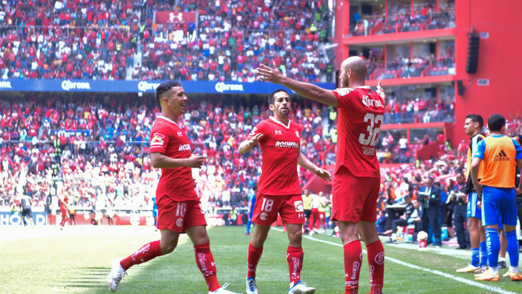 Jugadores de Toluca celebran en el C2023