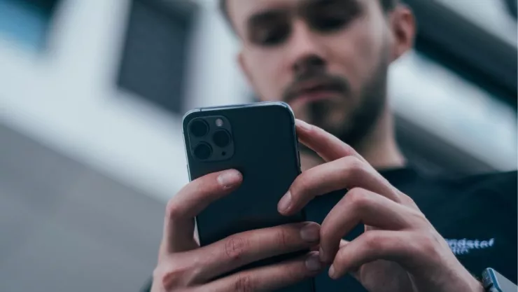 Descubre con este truco con quién está hablando tu amigo o pareja. 
