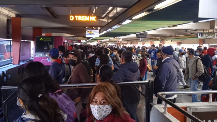 Metro CDMX: Hay retrasos de hasta 20 minutos en la Línea 9