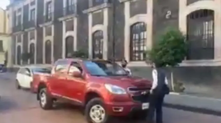 mujer policia embaraza infracciona conductor.jpg