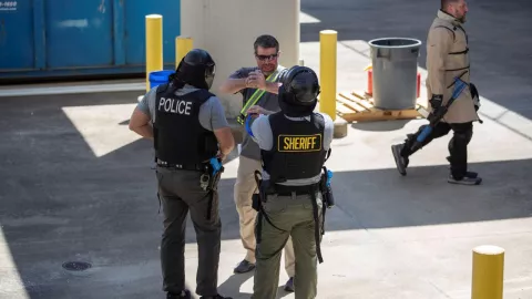 Encuentran muertos a dos migrantes en el vagón de un tren en Texas