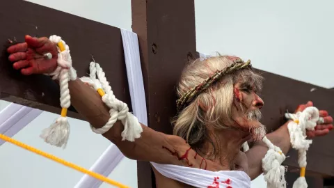 Crucifixiones reales y autoflagelación en Filipinas