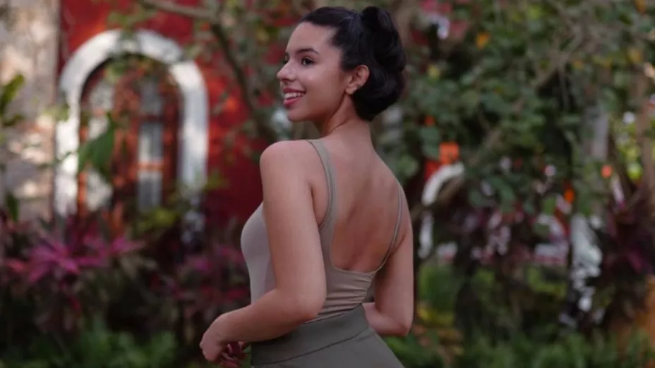 Fotos de Ángela Aguilar en Cuba; Fans la critican en redes