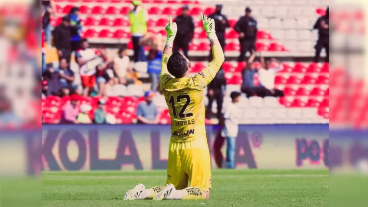 Camilo Vargas rompe récord de penales atajados en la Liga MX.jpg