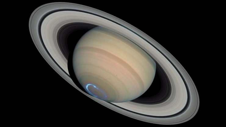 extraño fenómeno en Saturno
