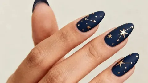 diseños de uñas galaxias