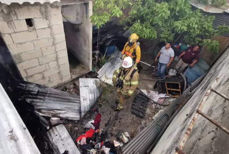 Incendio en Ciudad del Carmen: ¿Qué provocó el siniestro que dejó sin hogar a una familia carmelita y cuál es la colonia afectada?