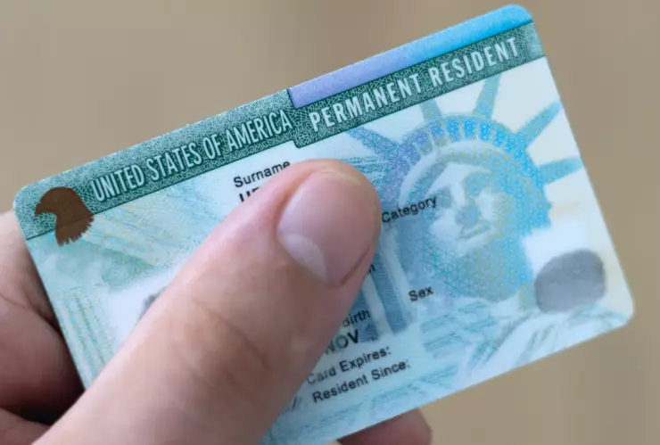 Los migrantes con green card puede no regresar a Estados Unidos en este caso
