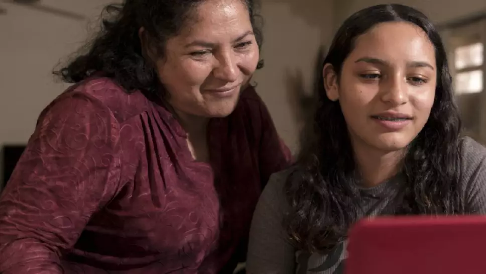 Hay diferentes becas para mujeres y madres de familia