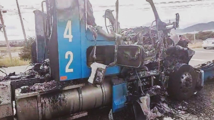  Incendio en cabina de tráiler en libramiento norponiente Santa Rosa Jáuregui 