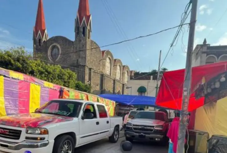 Cierre vial provoca caos en Cuernavaca.