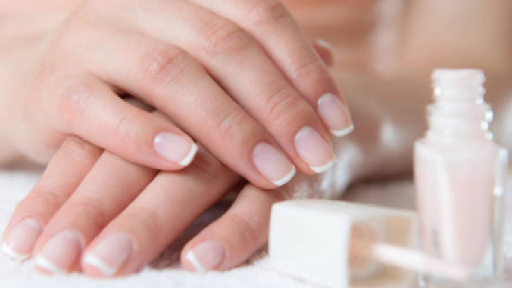 Diseños de uñas francesas elegantes