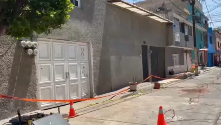 Socavón en Naucalpan: desalojan tres casas por riesgo de colapso en colonia Benito Juárez