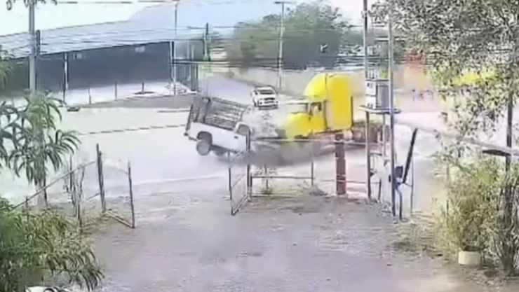 Brutal choque triple dejó heridos en Nuevo León