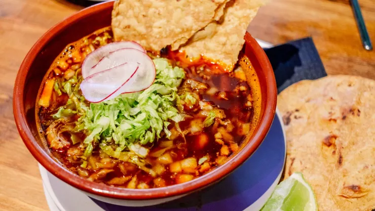Pozole rojo estilo Jalisco
