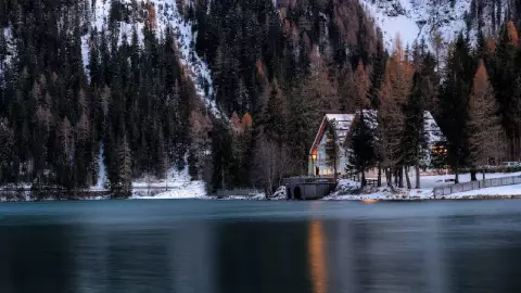 Papá murió rescatando a sus hijas de ahogarse en un lago helado