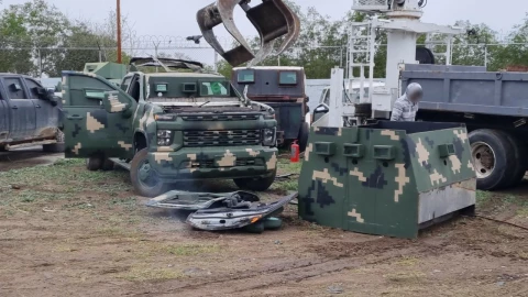 La FGR destruyó once vehículos con blindaje artesanal en Reynosa, Tamaulipas.