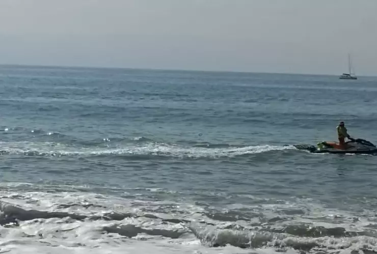 Rescatan a dos mujeres que fueron arrastradas por el mar en Puerto Vallarta