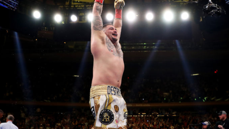 Andy Ruiz celebrando el triunfo en el ring
