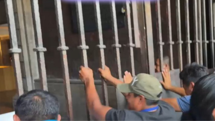 Comerciantes del mercado ALM exigen ser escuchados por Margarita González Saravia; la gobernadora brilló por su ausencia.