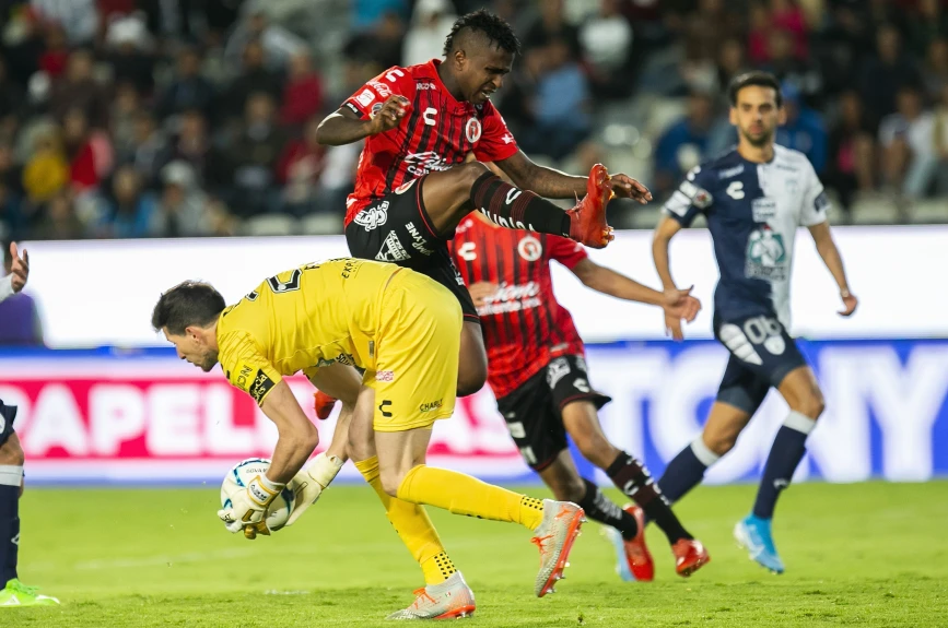Los dirigidos por Martín Palermo golearon a los Xolos de Tijuana.