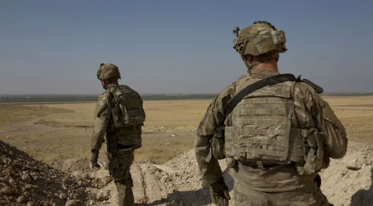 Soldados estadounidenses recorren la zona de seguridad entre Siria y la frontera con Turquía, cerca de Tal Abyad, Imagen, AP.
