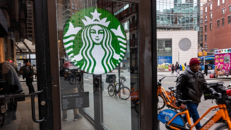 Starbucks: Así puedes conseguir un vaso reusable gratis este viernes